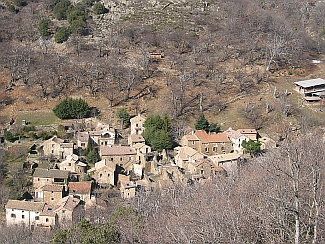 Panorama des Bergdörfchens Bardou (Februar 2011)